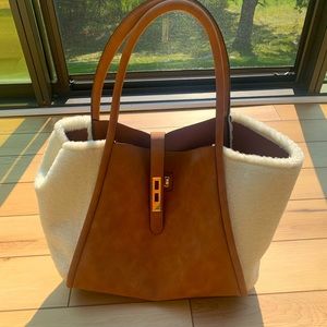 Ffc New York large purse Sherpa and Carmel color, perfect bag for Fall!